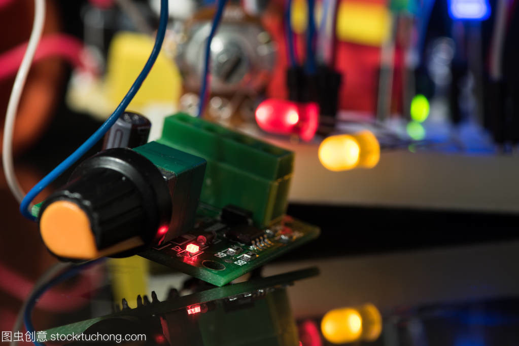 夜光发光二极管 点亮未来的电子元器件之光